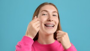How to floss with braces and how can you floss with braces